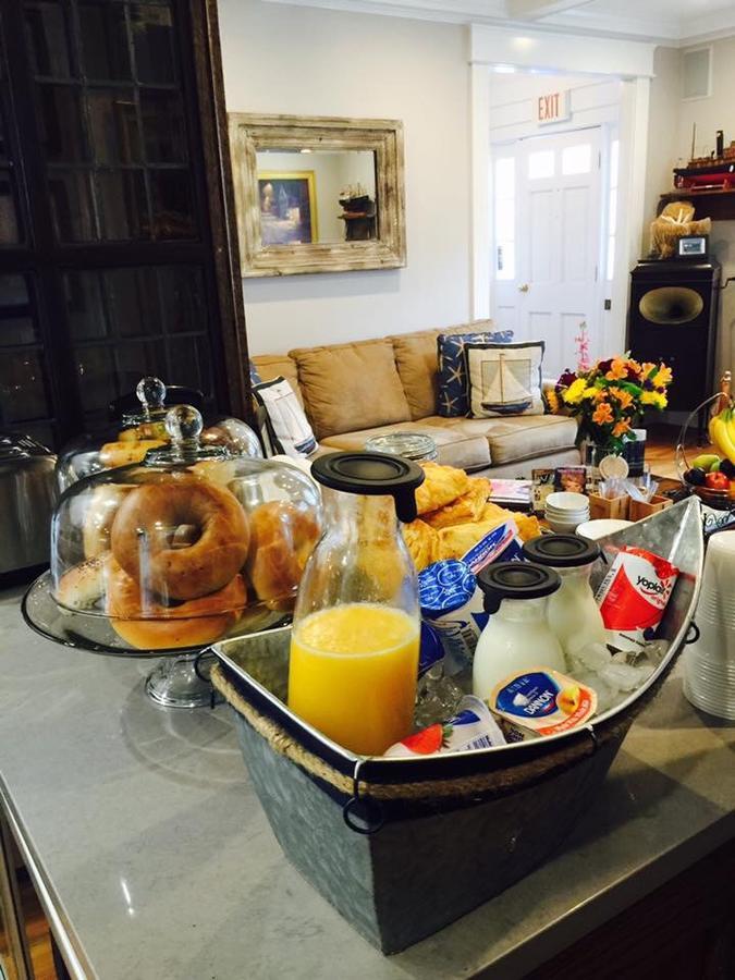 The Clarendon House Bed & Breakfast โพรวินซ์ทาวน์ ภายนอก รูปภาพ