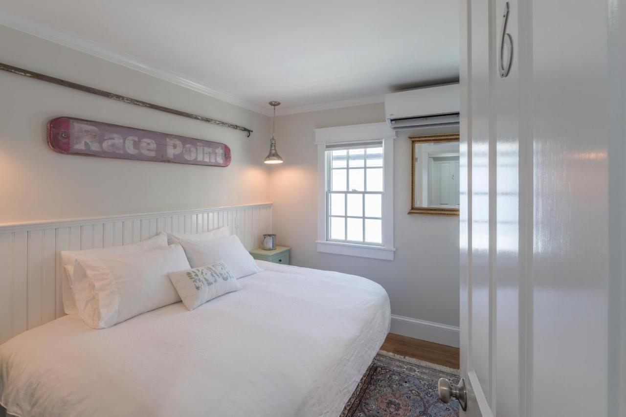 The Clarendon House Bed & Breakfast โพรวินซ์ทาวน์ ภายนอก รูปภาพ