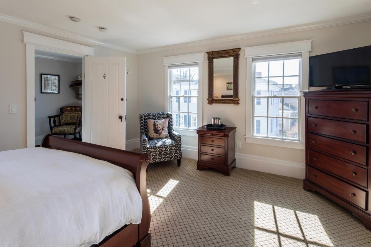 The Clarendon House Bed & Breakfast โพรวินซ์ทาวน์ ภายนอก รูปภาพ