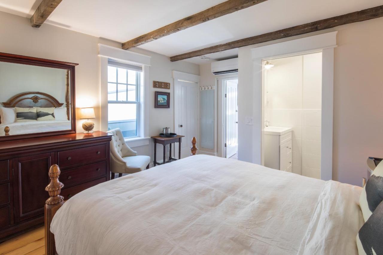 The Clarendon House Bed & Breakfast โพรวินซ์ทาวน์ ภายนอก รูปภาพ